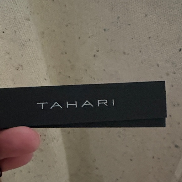 Tahari Speckled Cream V-Neck Oversized Sweater - Picture 4 of 7